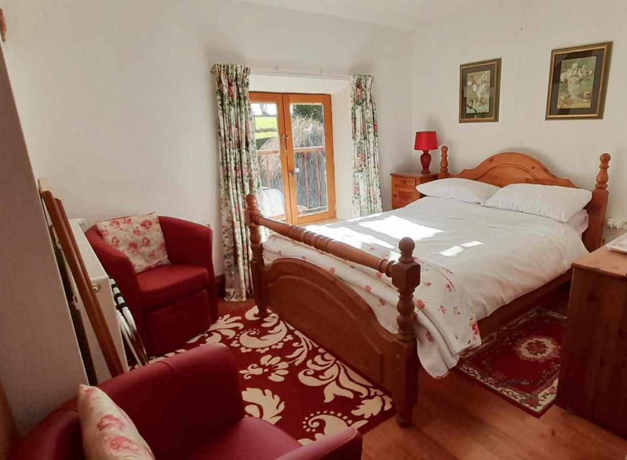 Sainte-Marie-du-Bois  La Cloue Bed & Breakfast エクステリア 写真
