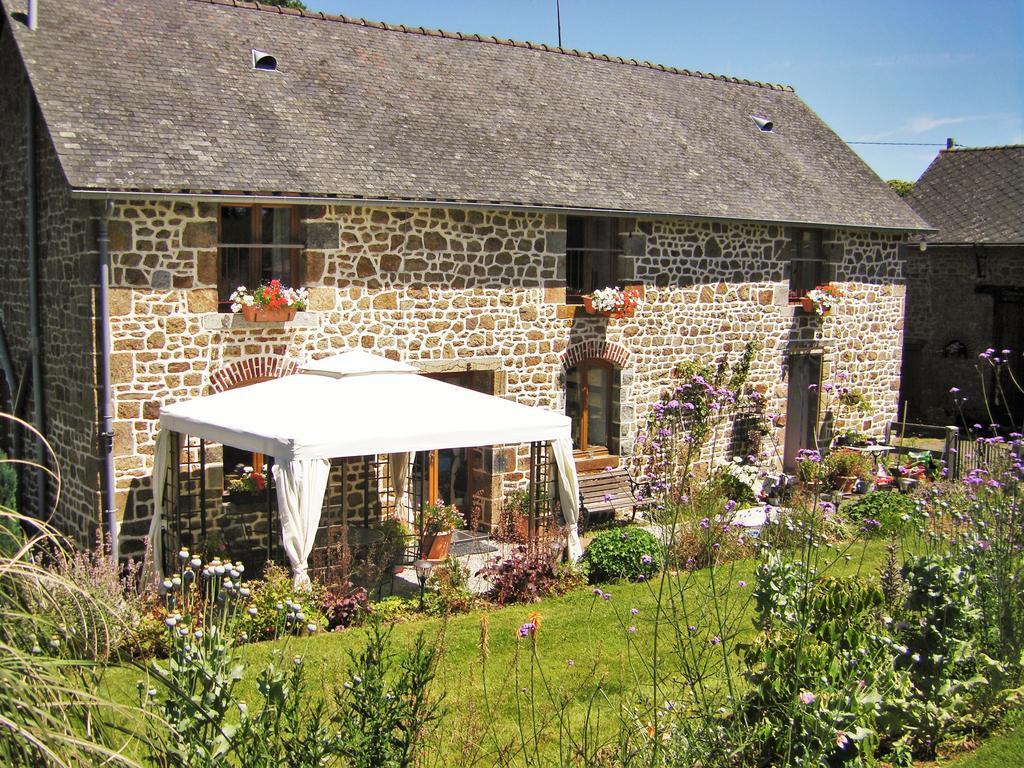Sainte-Marie-du-Bois  La Cloue Bed & Breakfast エクステリア 写真
