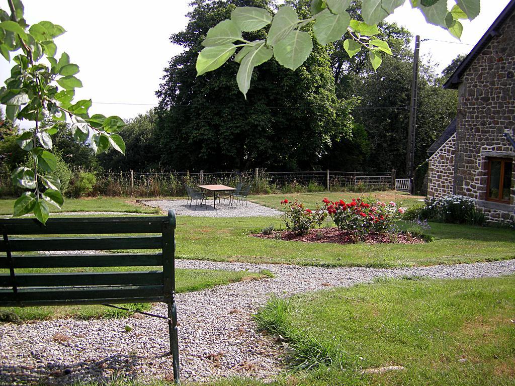 Sainte-Marie-du-Bois  La Cloue Bed & Breakfast エクステリア 写真